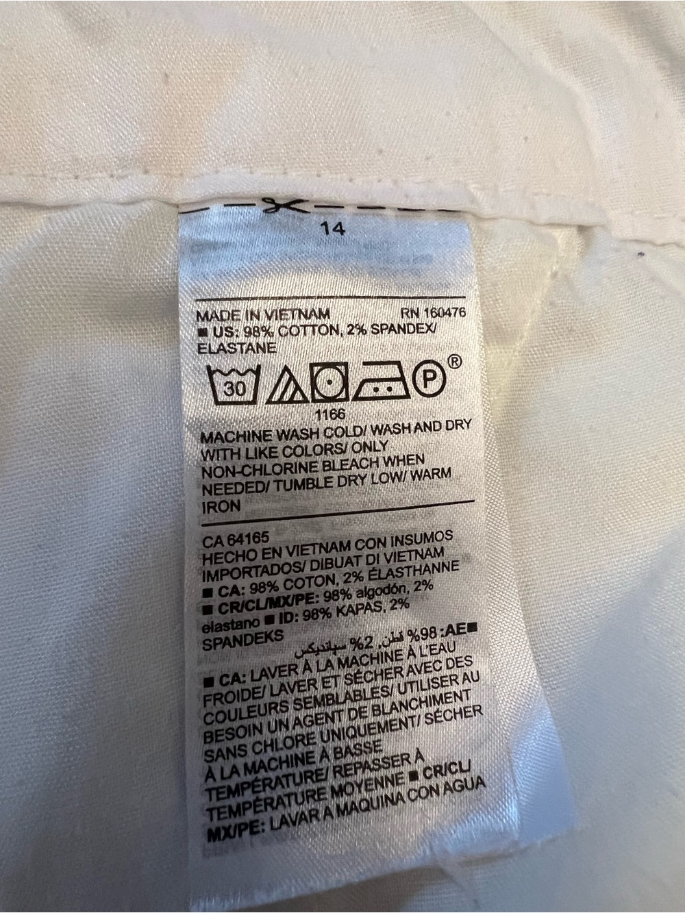 Old Navy White Women's Chino Shorts - Picture 4 of 4